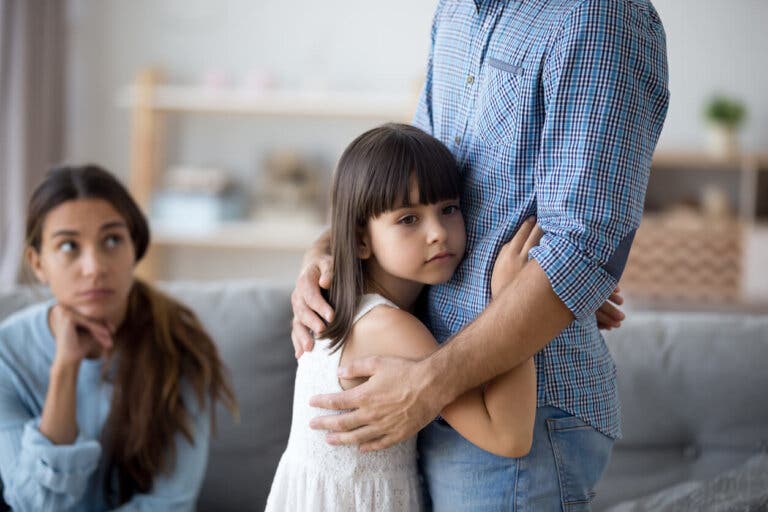 ¿Qué hacer cuando los hijos prefieren más a mamá o a papá?