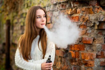 Información para padres: ¿cuál es el riesgo de los vapeadores?