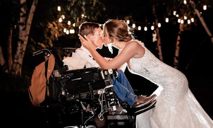 La pareja en la boda.