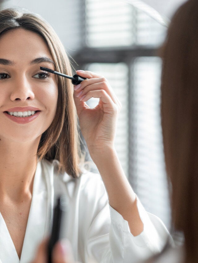 Consejos para un maquillaje seguro alrededor de tus ojos - Mejor con Salud