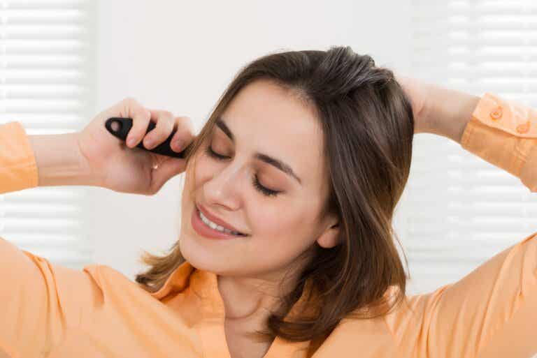 Cómo preparar un acondicionador herbal con vinagre para fortalecer el cabello