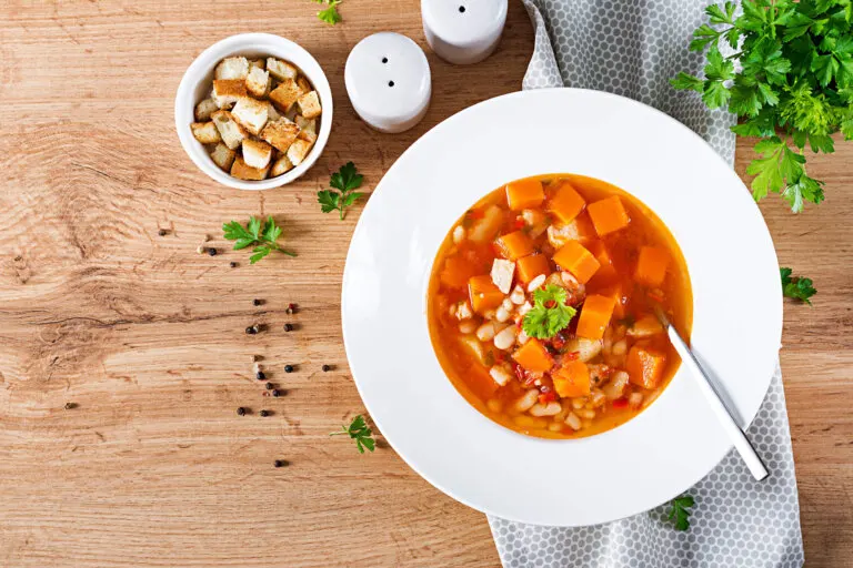 Receta de sopa de pollo y garbanzos, fácil y deliciosa