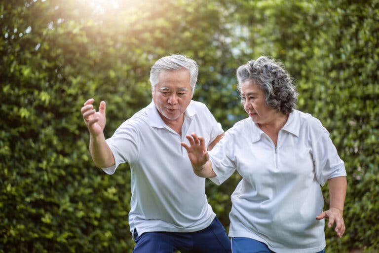 ¿Cómo ayuda el "tai chi" a los pacientes con artritis?
