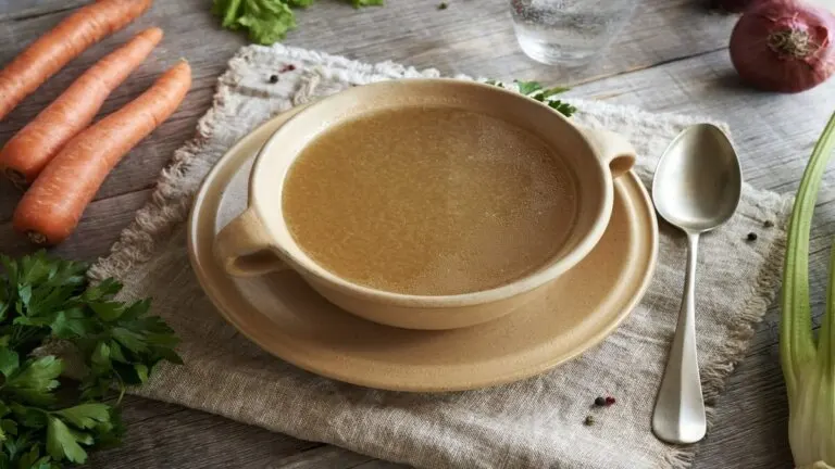 Receta de caldo de huesos y sus 5 beneficios para la salud