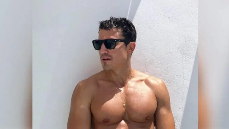 La exigente dieta y entrenamiento de Álex González para mantener unos abdominales de acero