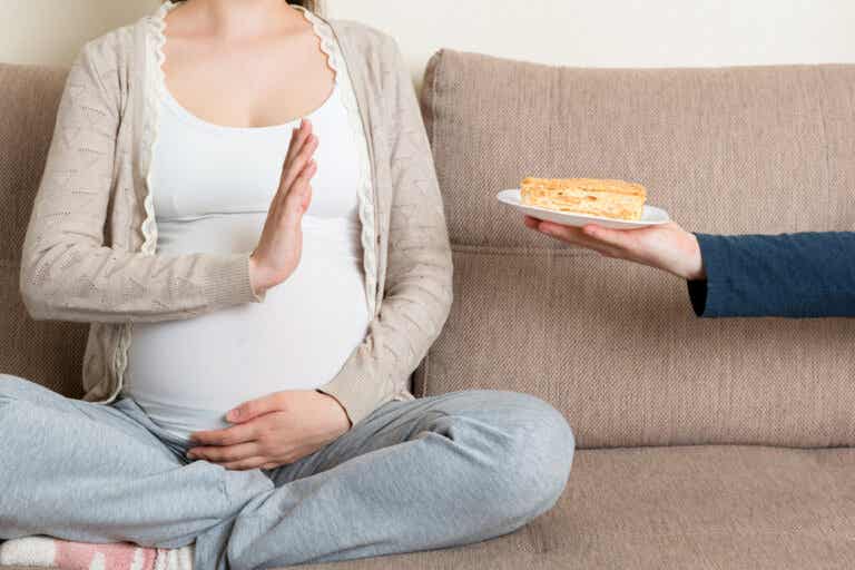 12 alimentos que deben evitar las mujeres embarazadas