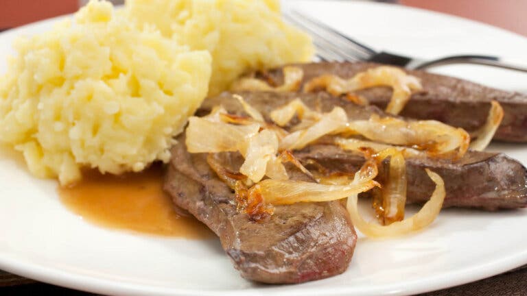 Hígado de res: nutrición, beneficios y preparación