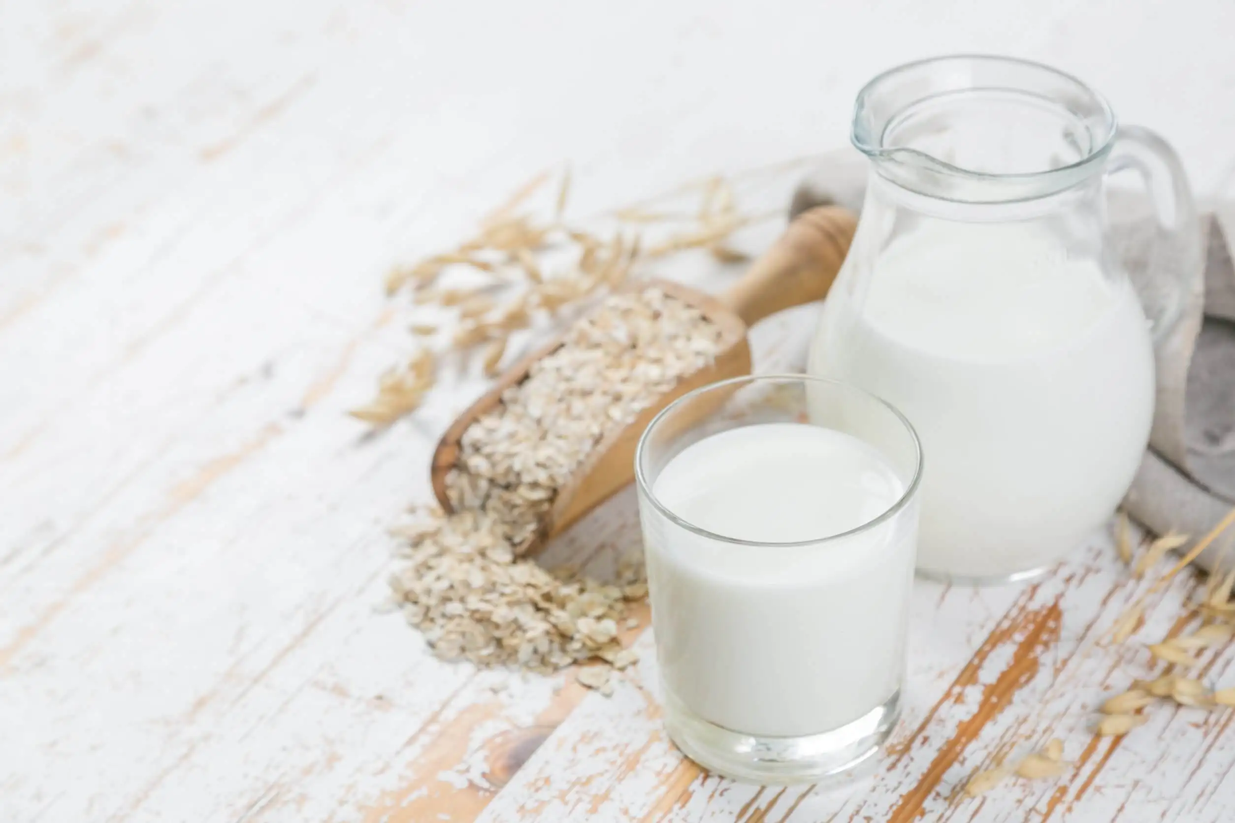 ¿Tomar leche de avena engorda? Lo que debes saber
