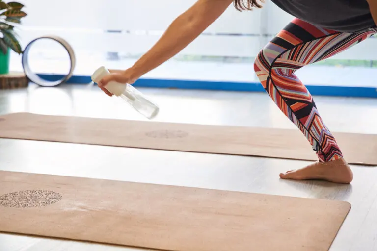 Cómo limpiar una esterilla de yoga