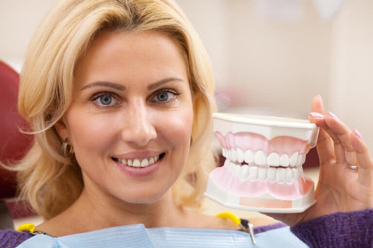 ¿Cuál es la función de las encías? 7 consejos para cuidarlas