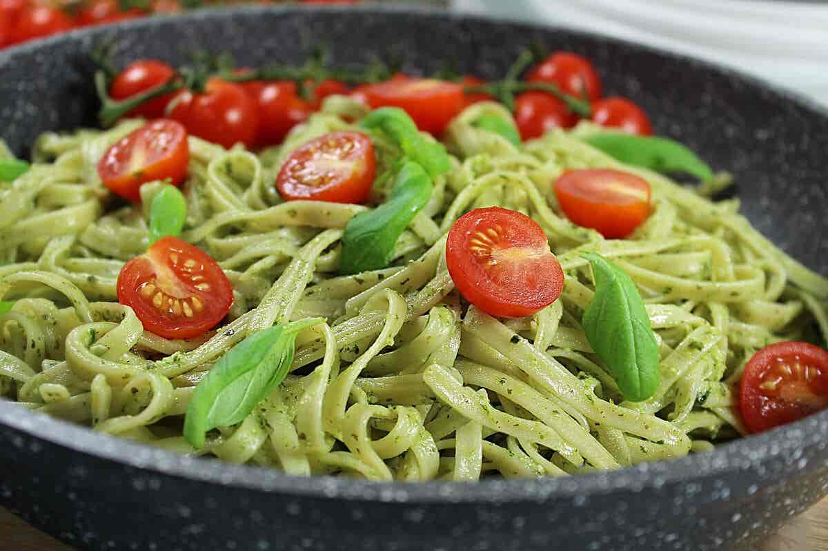 pasta with cherry tomatoes 