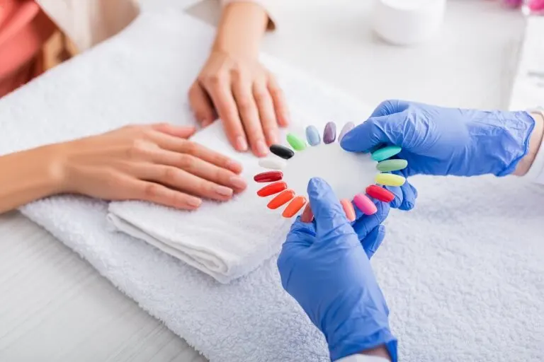 Uñas 'press-on': qué son, ventajas y desventajas
