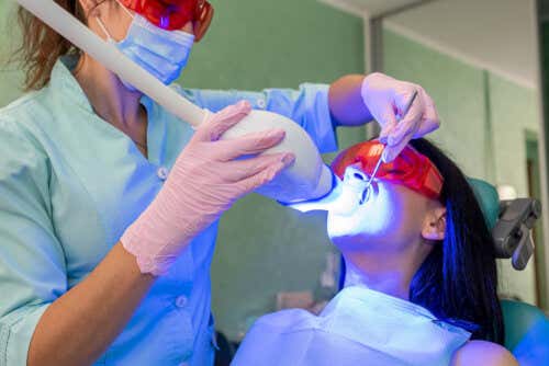 Blanqueamiento dental LED: ventajas, desventajas y cuidados
