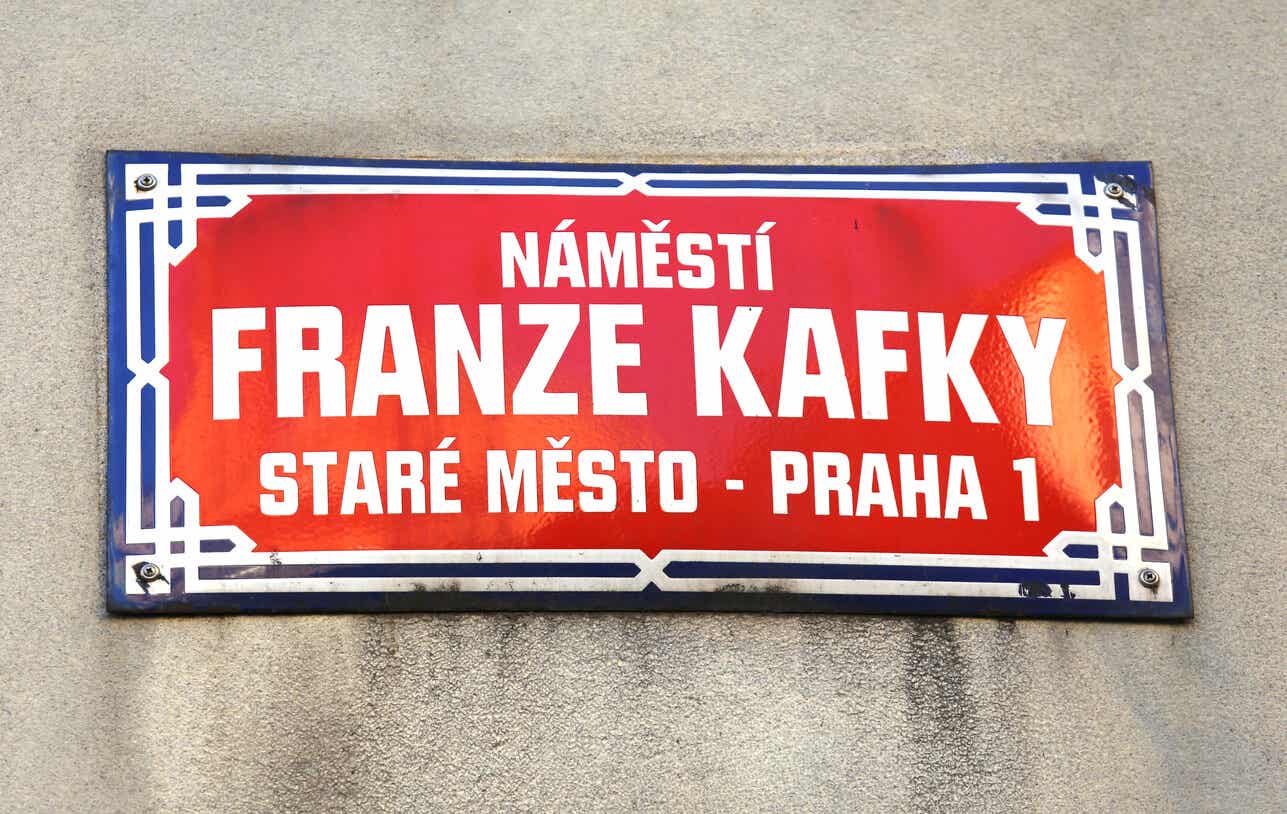Franz Kafka gata i Prag.