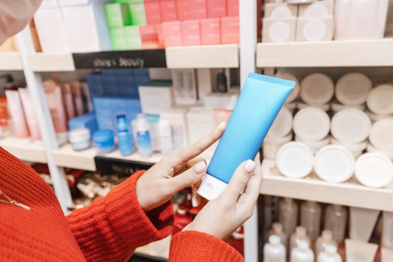 Diferencias entre crema y loción corporal: ¿para qué sirven?