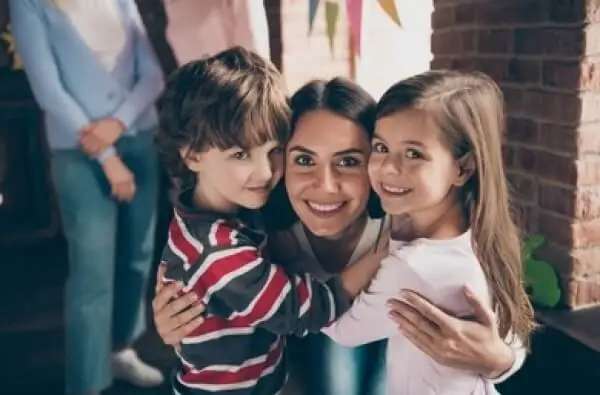 Tía con sus sobrinos.