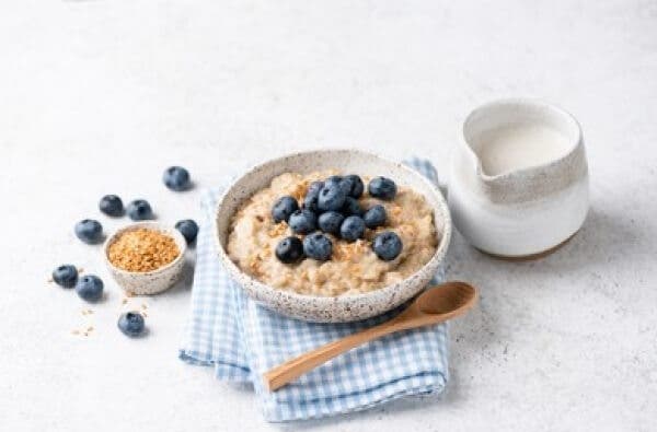 Flocons d'avoine aux myrtilles.