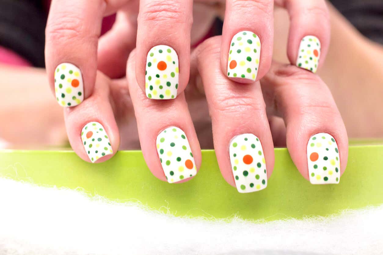 dot nails with color contrast