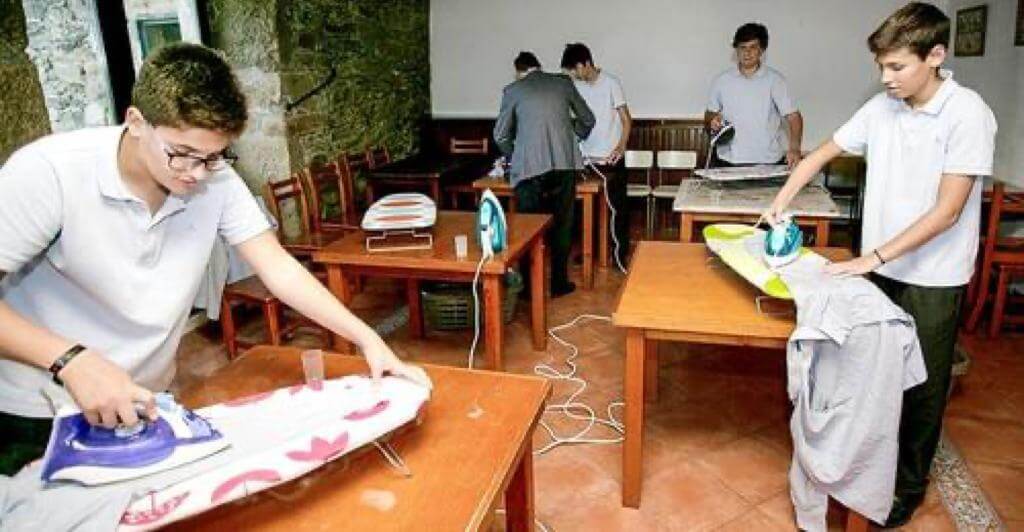 A great initiative against gender inequality: the school teaches its students to practice housework