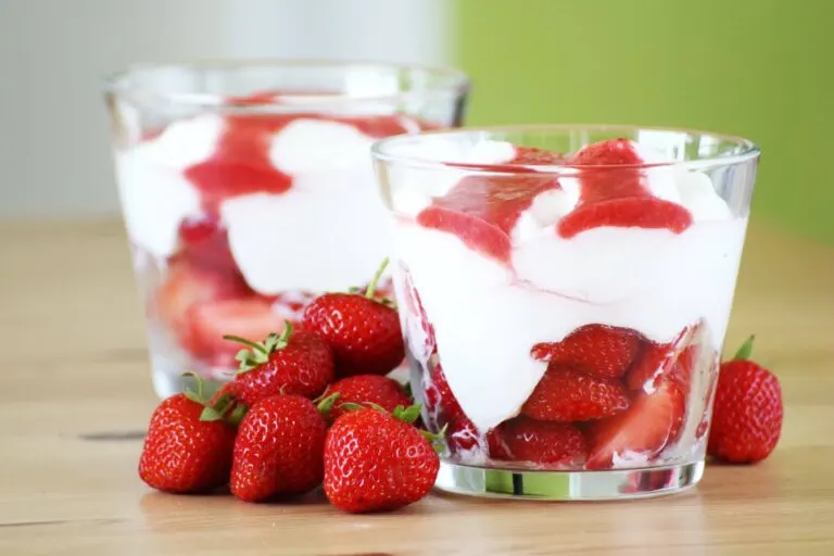 Receta de fresas Romanoff: fresas con crema a otro nivel