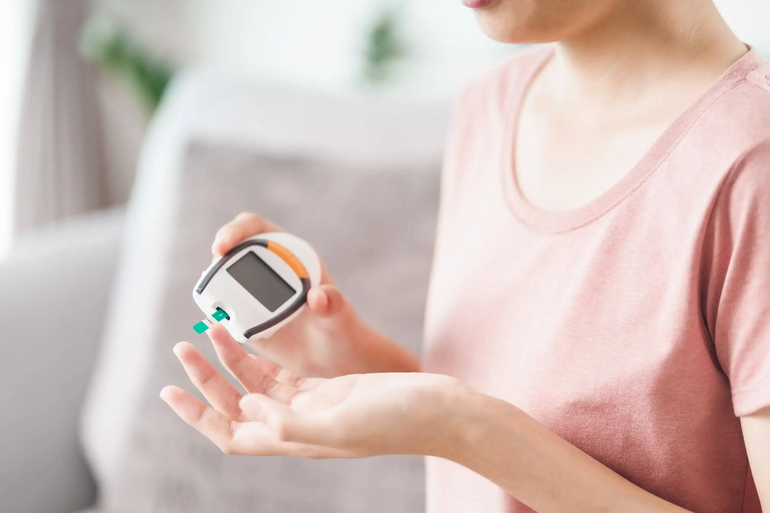 Persona con diabetes que no puede tomar miel de lavanda.