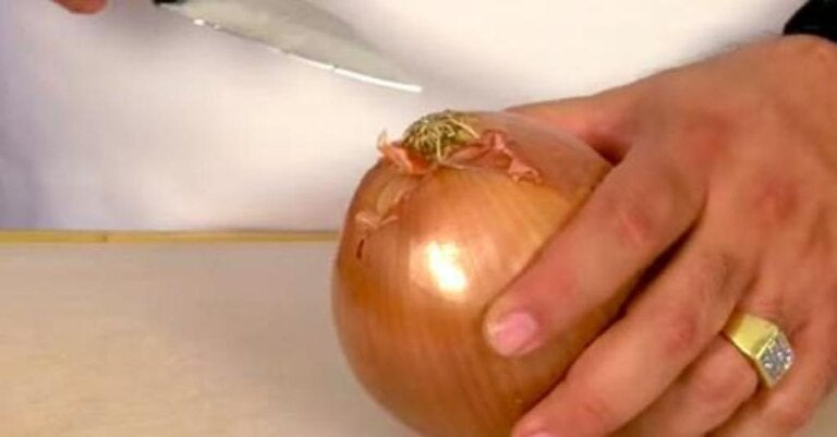 Descubre este truco simple para cortar cebolla sin llorar