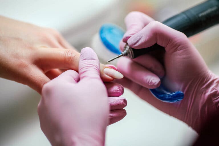 Manicura rusa: qué es y cómo se hace
