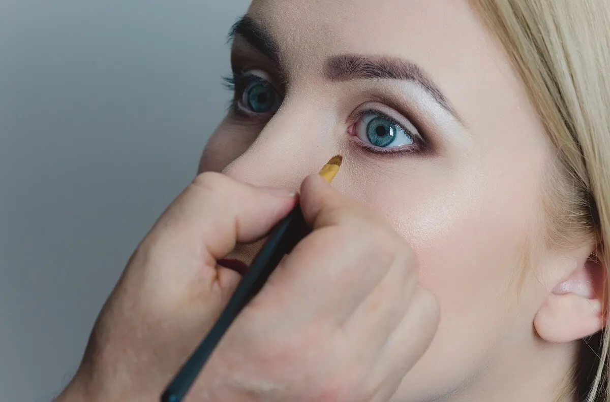 Delineador para hacer los ojos de sirena.