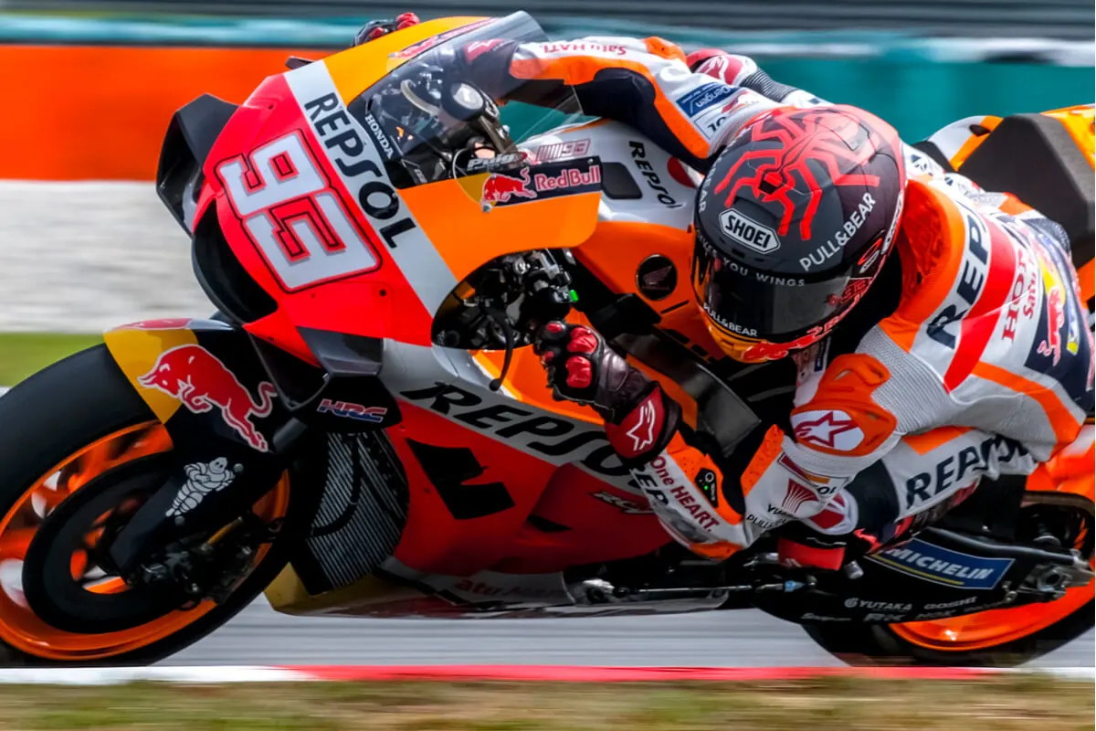 La MotoGP est une discipline qui demande beaucoup de force physique aux pilotes.