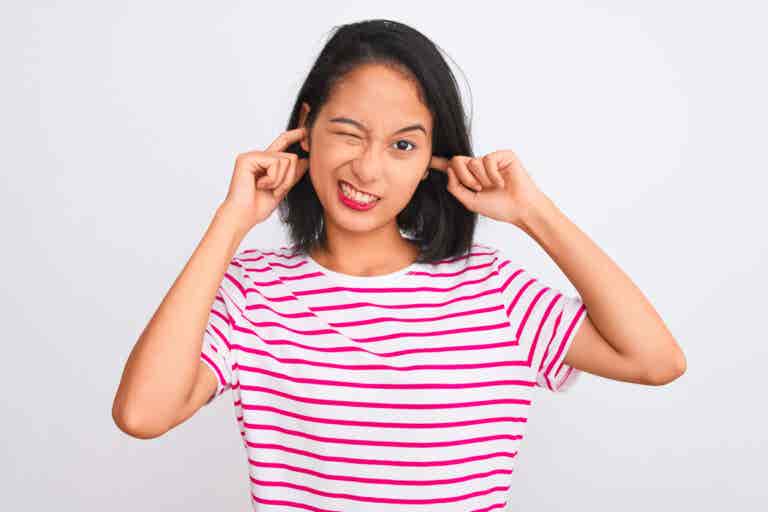 Sentir los oídos tapados: 12 posibles causas y su tratamiento