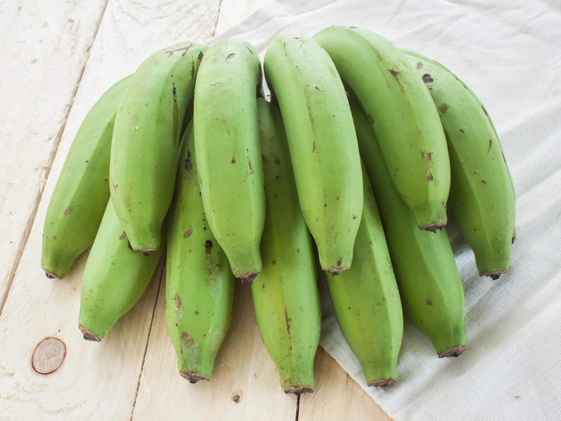 Aus grünen Bananen kannst du Biomasse herstellen.