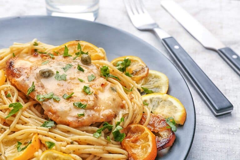 ¿Cómo preparar pollo «piccata»?