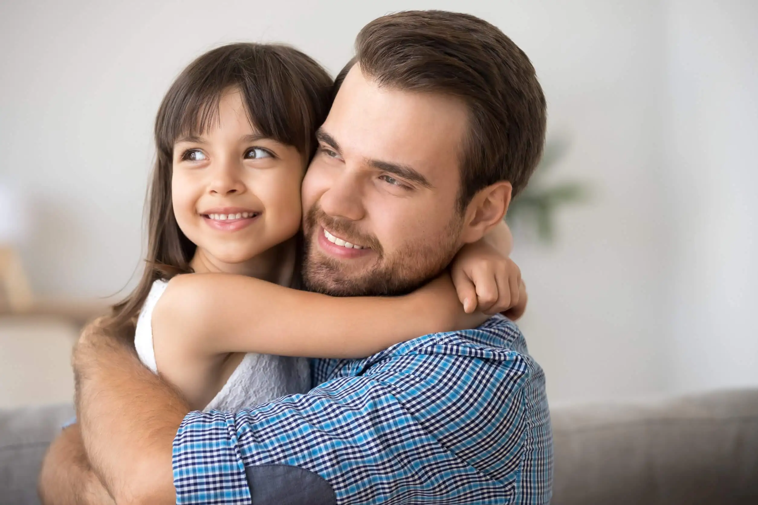 Mi hijo rechaza los mimos y el afecto: ¿qué lo causa?