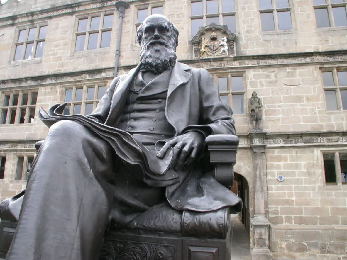 Karol Darwin.