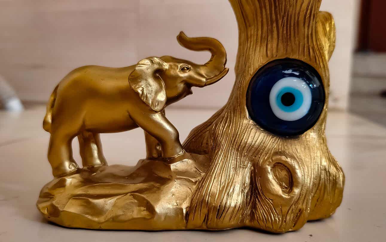 Elefanten als Dekorationsobjekte - goldener Elefant