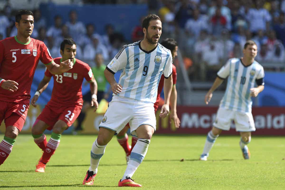 Gonzalo Higuaín playing for Argentina.
