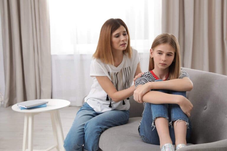 Mi hijo rechaza los mimos y el afecto: ¿qué lo causa?