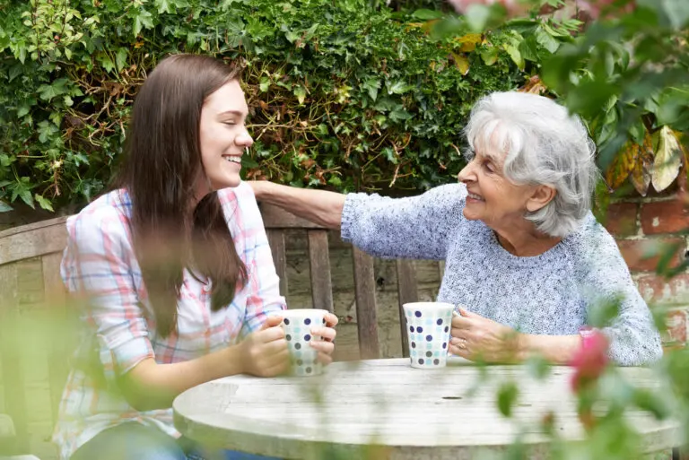 Relaciones intergeneracionales: importancia y beneficios