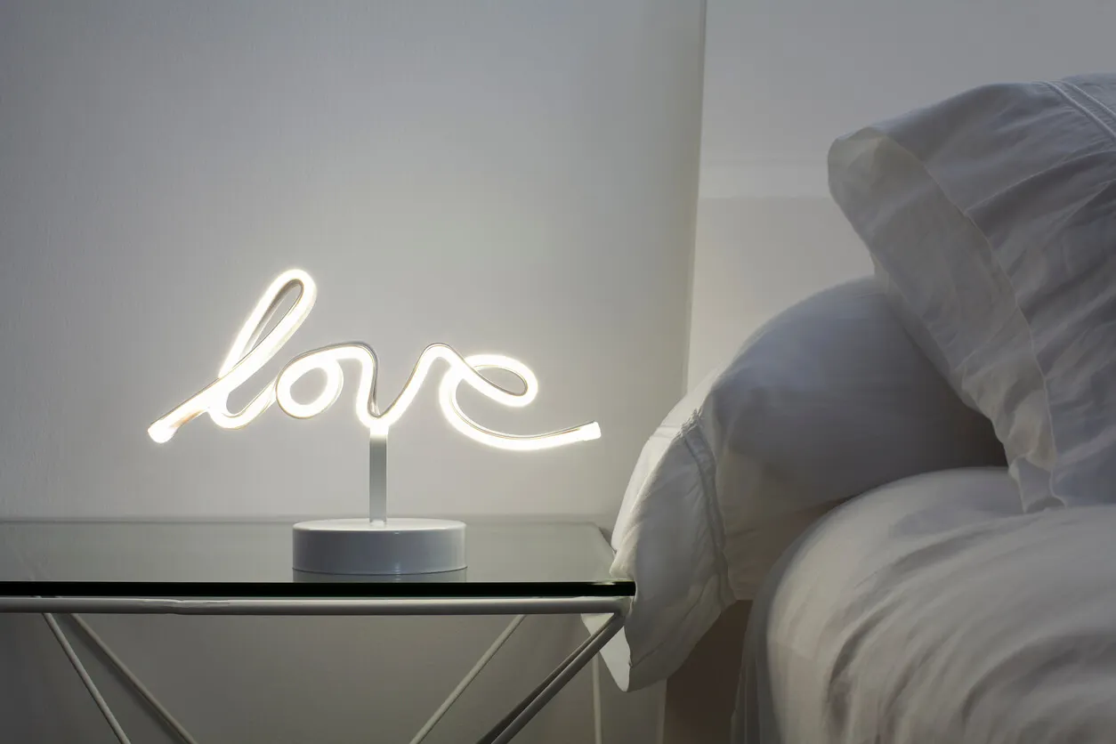 Palabra con luces de neón para decorar.