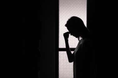 Suicidio y pensamientos suicidas: causas, síntomas y consejos