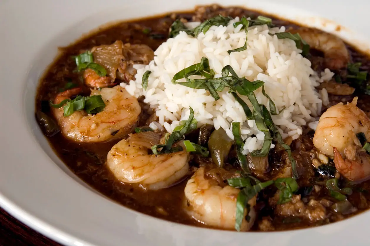 Lite gumbo med filpulver.