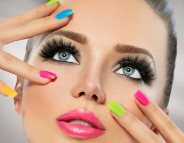 Uñas onduladas: por qué ocurre y cómo arreglarlas