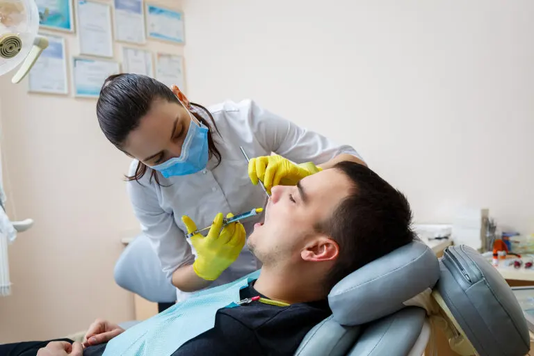 Anestesia local en odontología: mira sus beneficios y riesgos