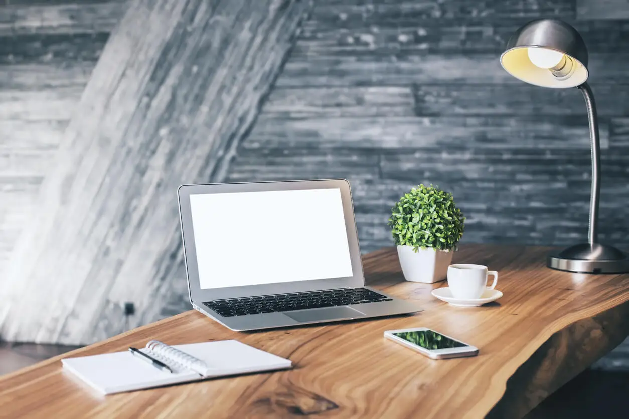 Minimalistisches Büro im Shaker-Stil