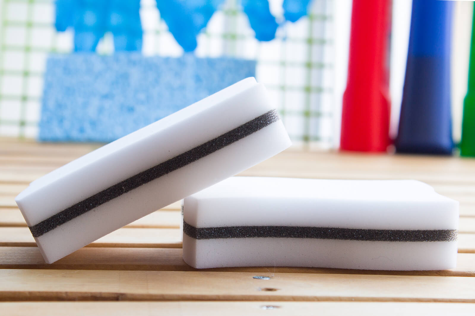 5 superficies que no debes limpiar con la esponja de melamina