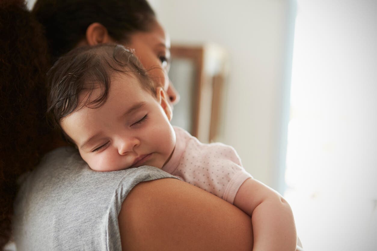 Es probable la voz de la madre despierta el cerebro del niño