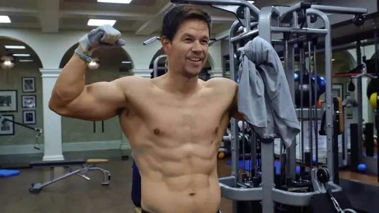 Rutina de ejercicio para tener unos brazos como Mark Wahlberg