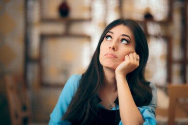 Adultos que nunca han tenido pareja, ¿es normal?