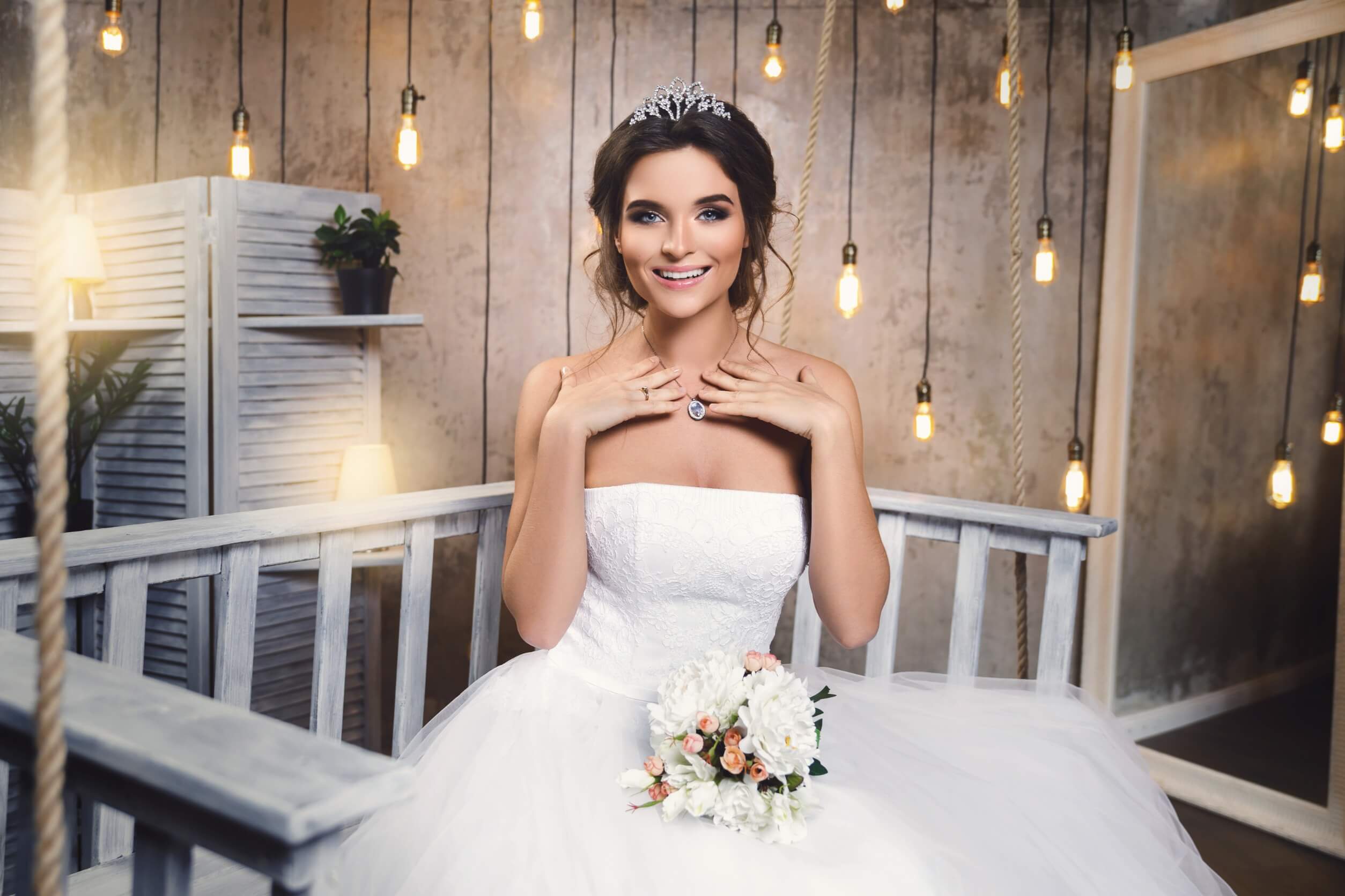 Haar-Accessoires - Braut in einem Braukleid