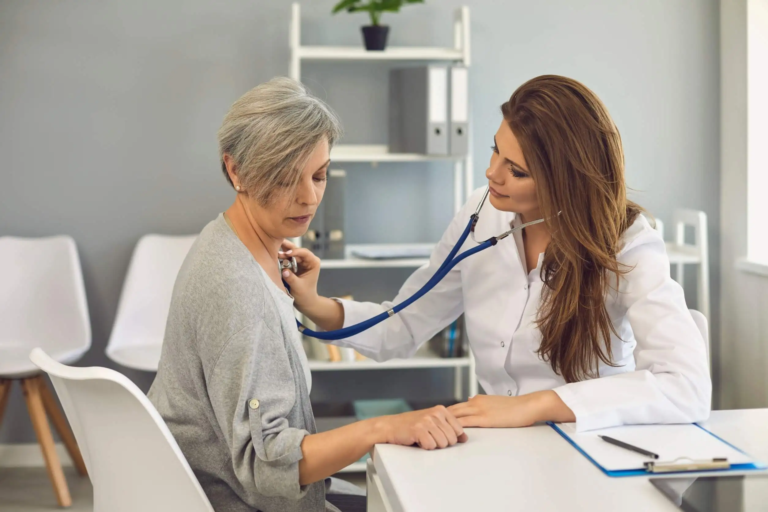 La fibrosis pulmonar ocasiona varios síntomas